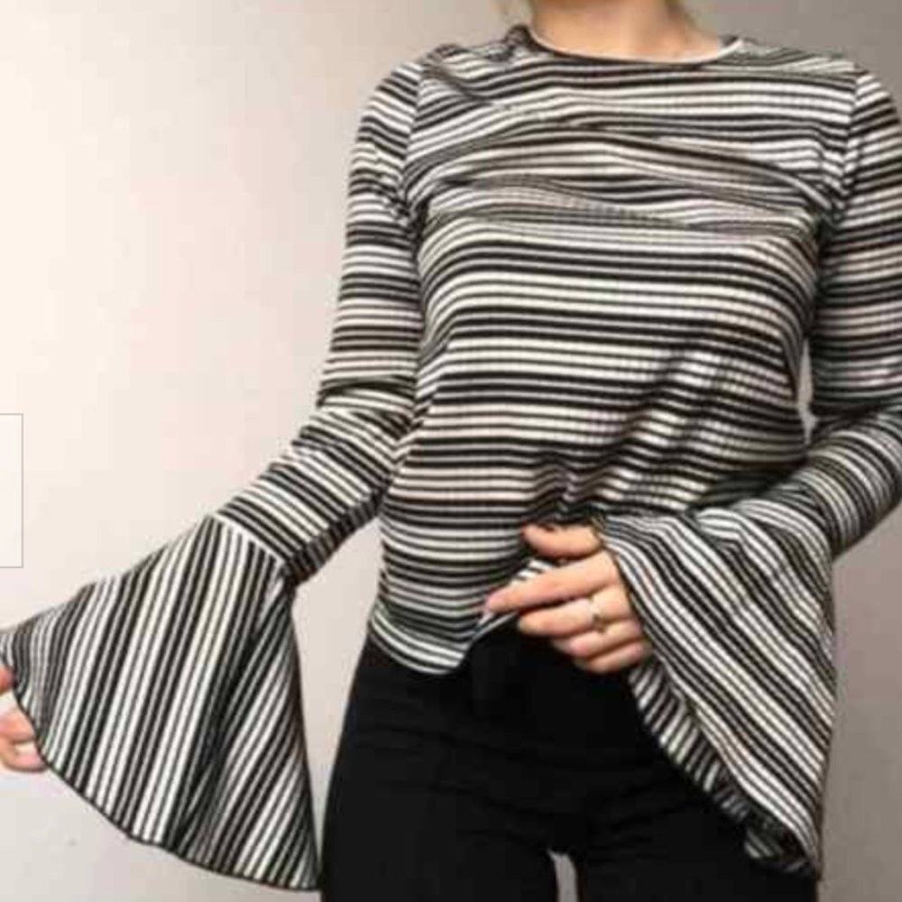 Zara Trafaluc black and white striped bell sleeve top fall witchy Halloween